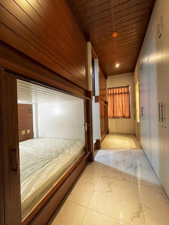 Yoi Pod Hostel - Deira Dubai Exterior photo
